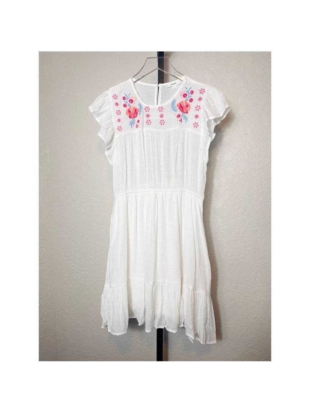 NWOT Mine White Embroidered Flutter Sleeve Dress L - Picture 3 of 6